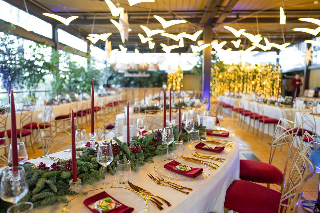 Mese festive de Crăciun în Orangerie, la Restaurant Pescăruș